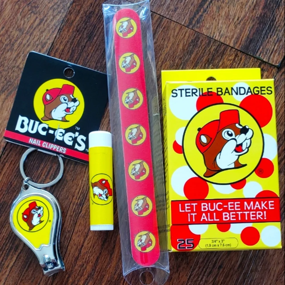 NEW NWT Bucee's Toiletries Bundle